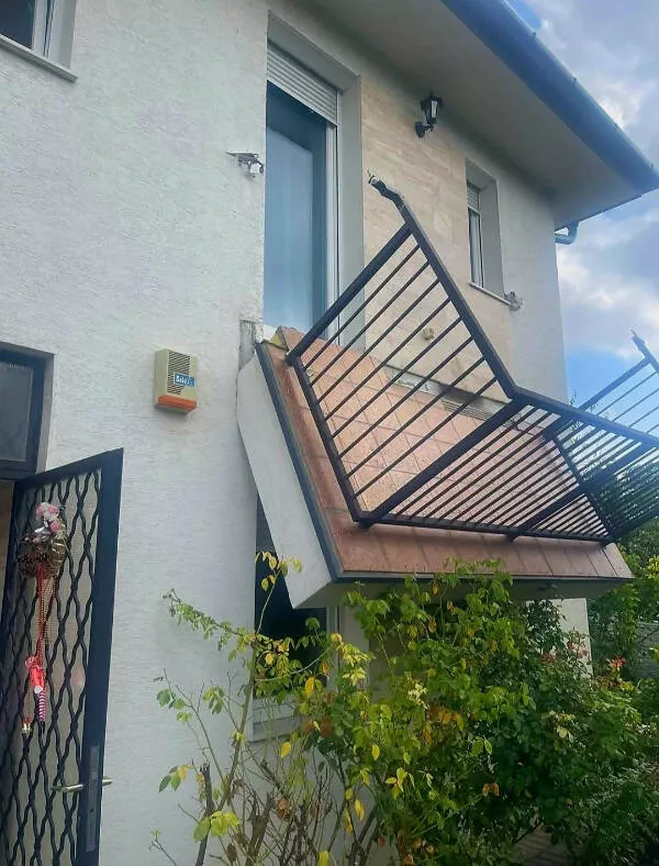Mauvaise journee eux cest bien pire  - #19 C'est un balcon. S'il tombe, c'est un trottoir