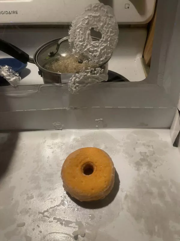Mauvaise journee eux cest bien pire  - #20 Je suis allé prendre le dernier beignet et...