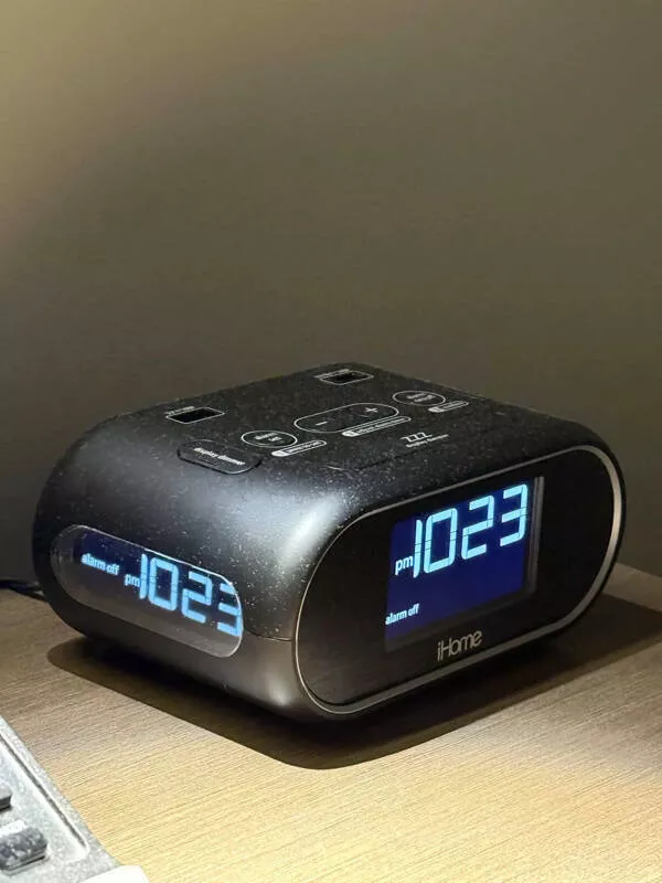 Ordinary scenes extraordinary twist - #1 My hotel alarm clock has a side view of the time