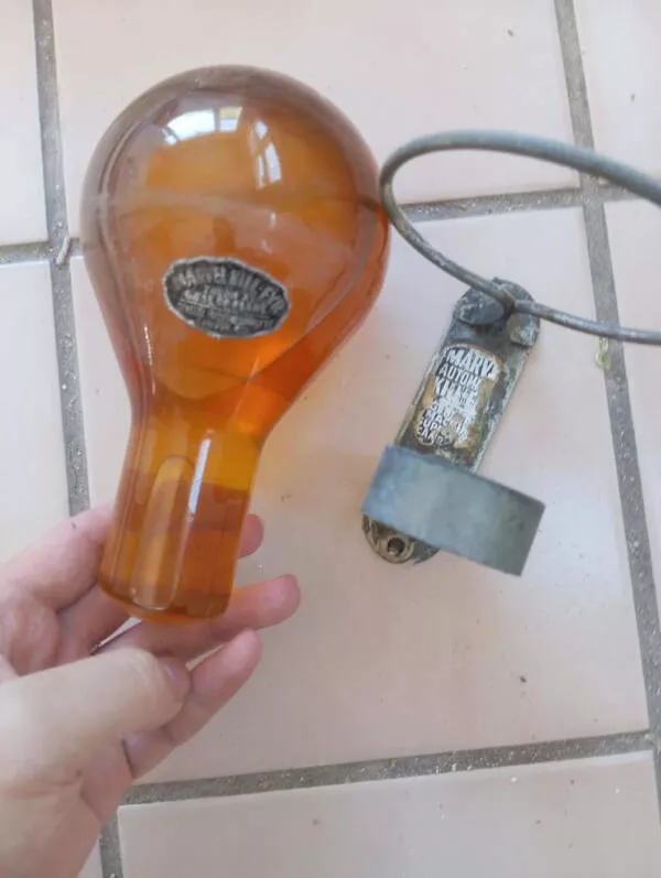 Le quotidien a une tournure inattendue - #16 Un vieil extincteur à liquide découvert dans une maison Le quotidien a une tournure inattendue - #16 Un vieil extincteur à liquide découvert dans une maison