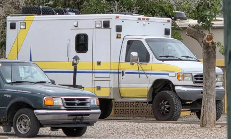 Le quotidien a une tournure inattendue - #2 Quelqu'un a transformé une ambulance en camping-car Le quotidien a une tournure inattendue - #2 Quelqu'un a transformé une ambulance en camping-car
