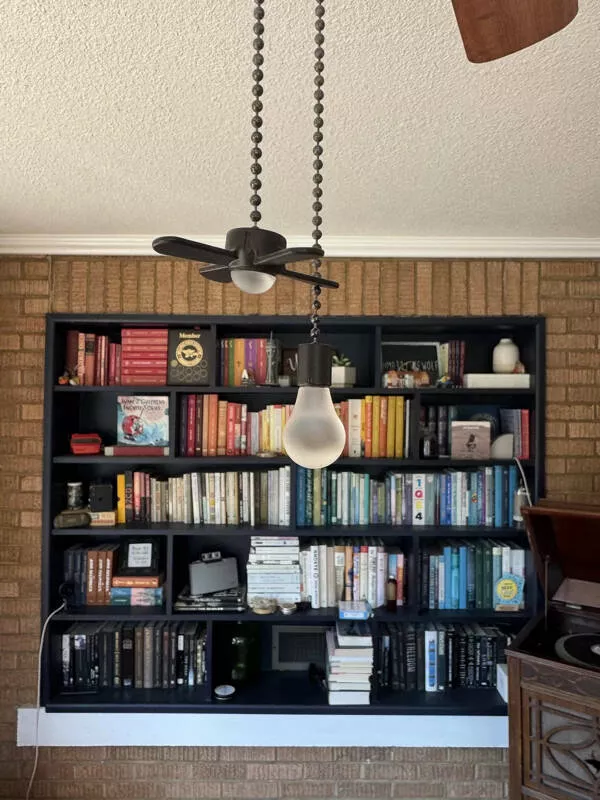 Le quotidien a une tournure inattendue - #4 Les tirettes de ce ventilateur de plafond indiquent la fonction Le quotidien a une tournure inattendue - #4 Les tirettes de ce ventilateur de plafond indiquent la fonction