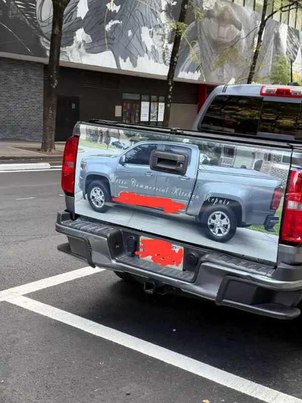 Incredible photos that are worth sharing - #14 This truck has a picture of itself on its back Incredible photos that are worth sharing - #14 This truck has a picture of itself on its back