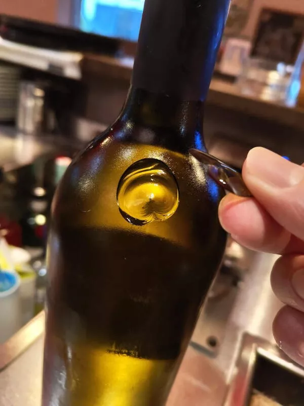 Incredible photos that are worth sharing - #17 A broken wine bottle that is still intact Incredible photos that are worth sharing - #17 A broken wine bottle that is still intact
