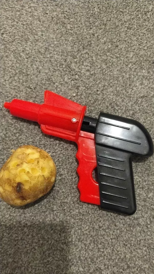 Incredible photos that are worth sharing - #3 My dad bought me a gun that shoots potatoes Incredible photos that are worth sharing - #3 My dad bought me a gun that shoots potatoes