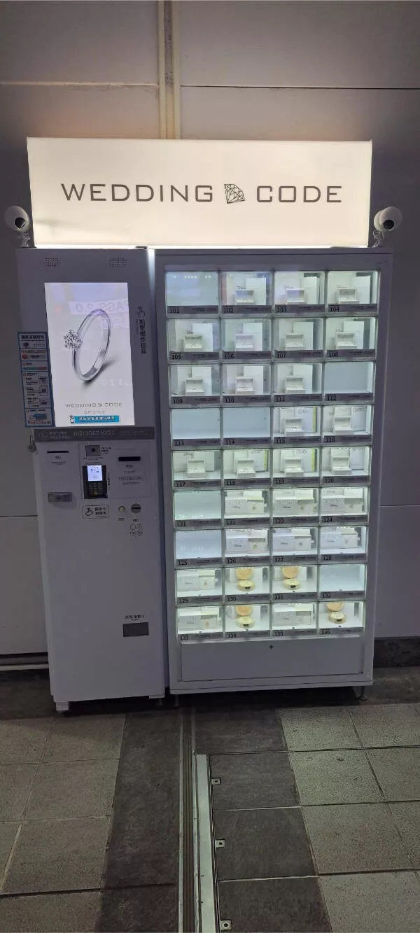 Incredible photos that are worth sharing - #8 A wedding ring vending machine in Taiwan Incredible photos that are worth sharing - #8 A wedding ring vending machine in Taiwan