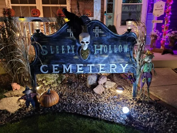 Autumnal vibes and spooky times - #7 My homemade headboard graveyard sign Autumnal vibes and spooky times - #7 My homemade headboard graveyard sign