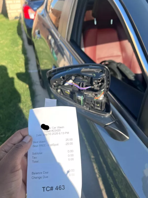 Ces gens qui passent une pire journee que vous - #15 Le lavage auto gratuit a enlevé le capuchon de mon miroir
