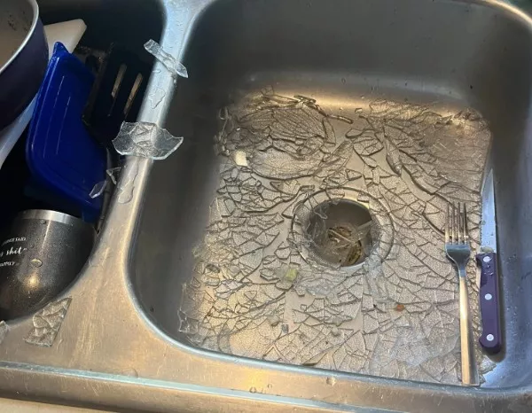 Ces gens qui passent une pire journee que vous - #19 Ma planche à découper s'est brisée toute seule