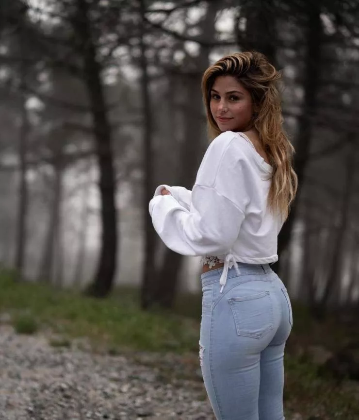 Figures that look incredible in tight jeans - #24 