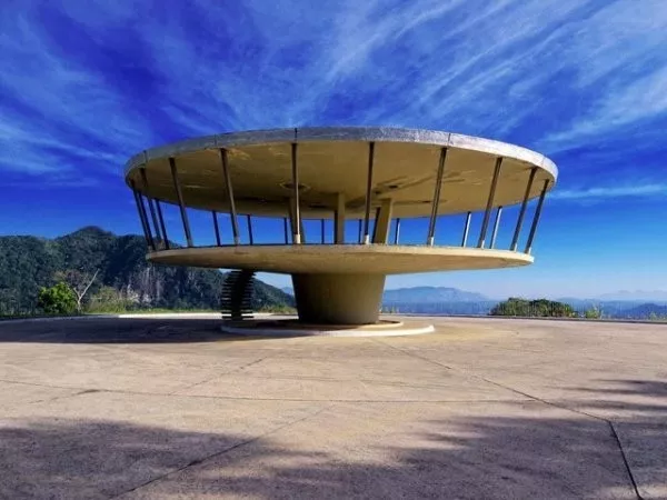 Ces lieux abandonnes qui valent le detour - #19 Un restaurant des années 50 abandonné au Brésil