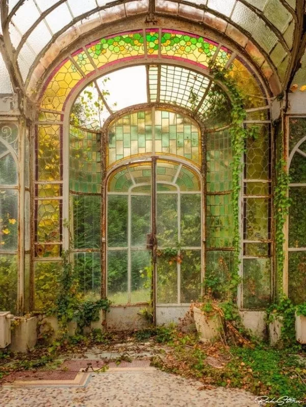 Ces lieux abandonnes qui valent le detour - #2 Le jardin d'hiver oublié d'un manoir français