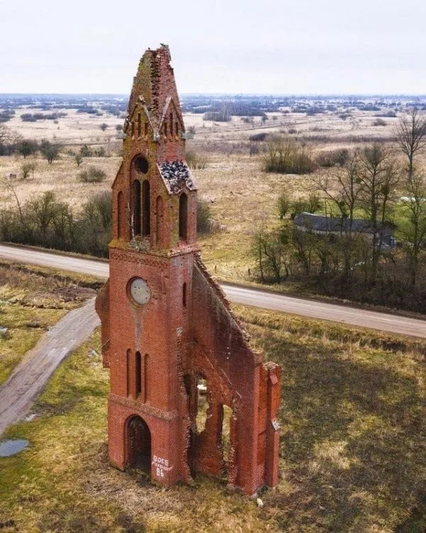 Ces lieux abandonnes qui valent le detour - #4 Une église allemande abandonnée en Russie