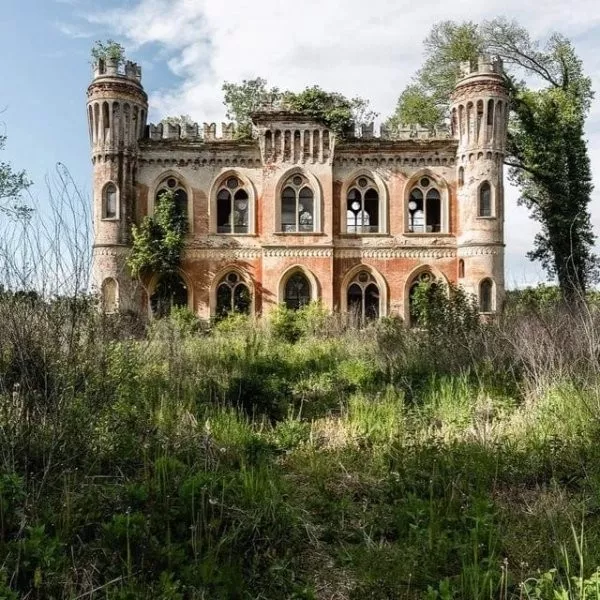 Ces lieux abandonnes qui valent le detour - #5 Un château italien oublié et figé dans le temps