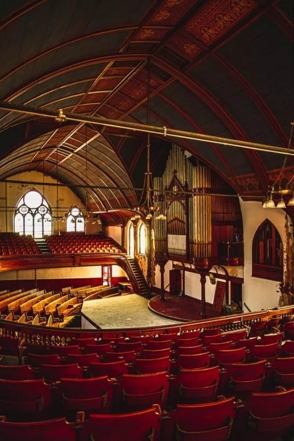 The fascinating beauty of abandoned places - #7 A forgotten church in the New England wilderness