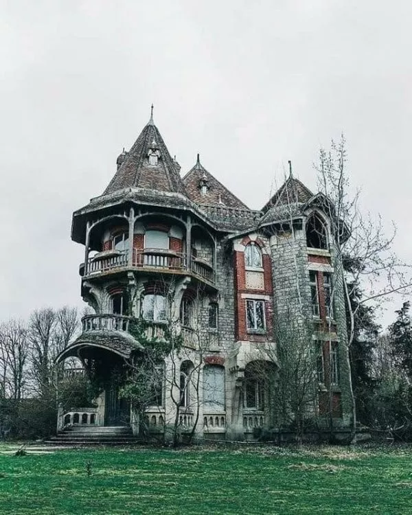 Ces lieux abandonnes qui valent le detour - #9 Une vieille maison abandonnée en France