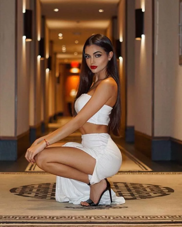 The sexy allure of lipstick - #24 