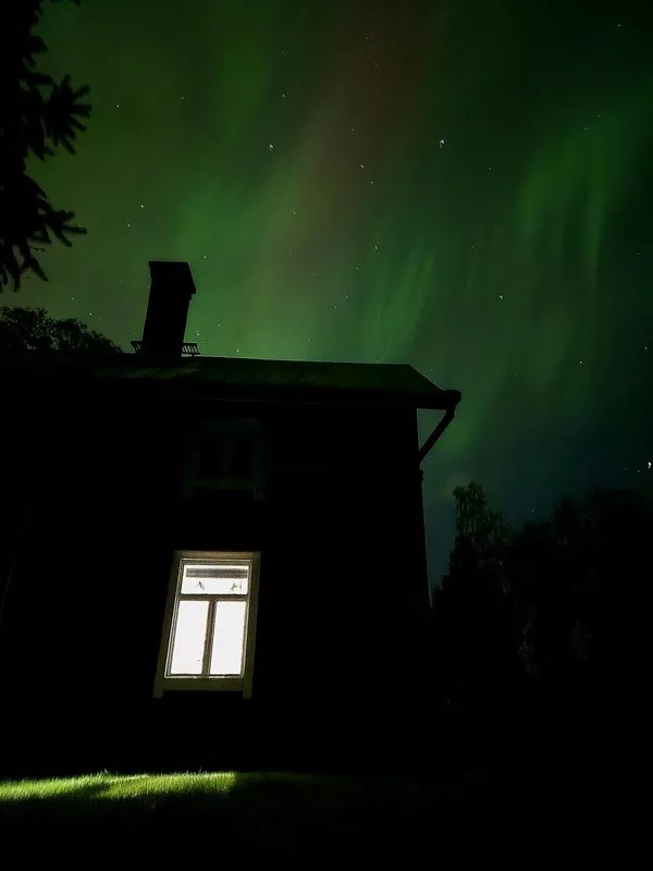 La joie est dans les petits details de la vie - #14 Une aurore boréale devant ma fenêtre