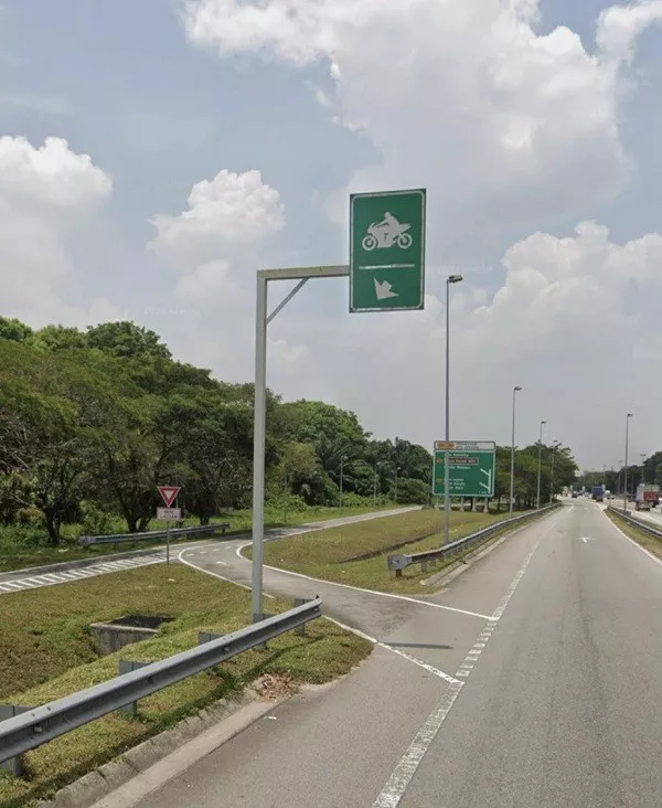 The beauty is in the little things - #6 Malaysia has express lanes for motorcycles only