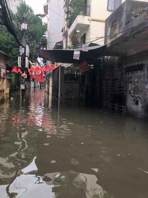 Bienvenue dans une journee de malchance - #13 La rue devient une rivière à chaque averse