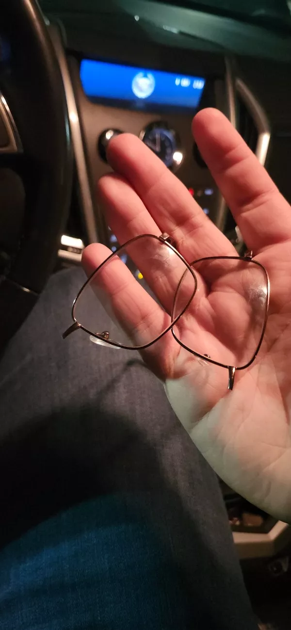 Bienvenue dans une journee de malchance - #7 Mes lunettes ont cassé de la même façon que les précédentes