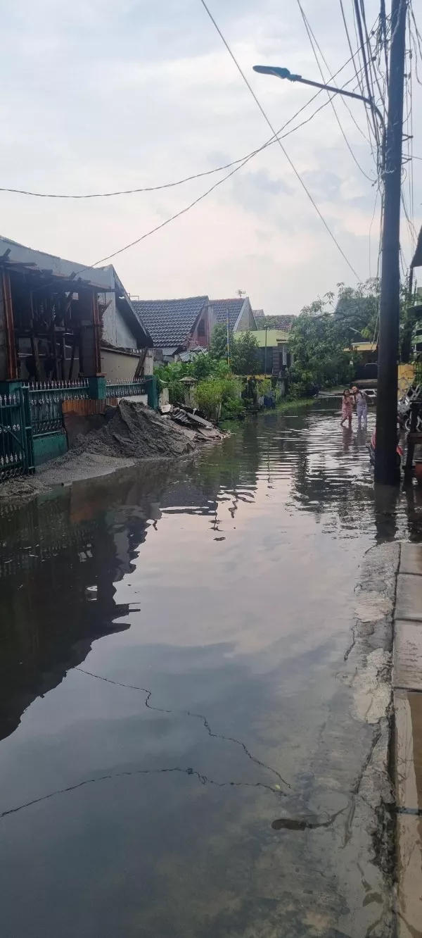The best worst days you will ever see - #8 Our street turns into a river every time it rains