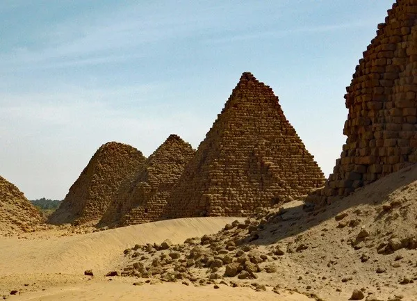Votre dose de faits aleatoires et insolites - #12 Le Soudan a le plus de pyramides au monde Votre dose de faits aleatoires et insolites - #12 Le Soudan a le plus de pyramides au monde