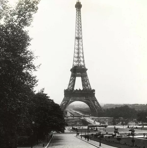 Votre dose de faits aleatoires et insolites - #19 La Tour Eiffel était destinée à la ville de Barcelone Votre dose de faits aleatoires et insolites - #19 La Tour Eiffel était destinée à la ville de Barcelone