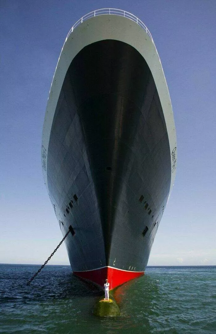 Comparaisons de taille lhumain comme metre etalon - #17 Le paquebot Queen Mary 2 et son capitaine