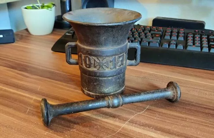 Internet detectives mysteries and antique objects - #13 Found in a German house built just before WWII Internet detectives mysteries and antique objects - #13 Found in a German house built just before WWII