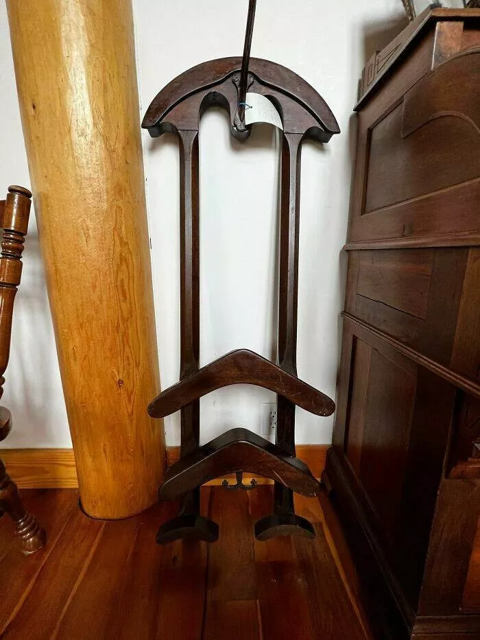 Internet detectives mysteries and antique objects - #20 An old antique used to hang or display clothing Internet detectives mysteries and antique objects - #20 An old antique used to hang or display clothing