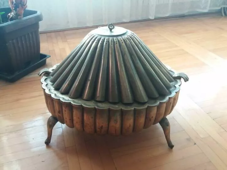 Internet detectives mysteries and antique objects