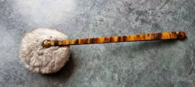 Internet detectives mysteries and antique objects - #5 Rabbit hair and a marbled Bakelite handle Internet detectives mysteries and antique objects - #5 Rabbit hair and a marbled Bakelite handle