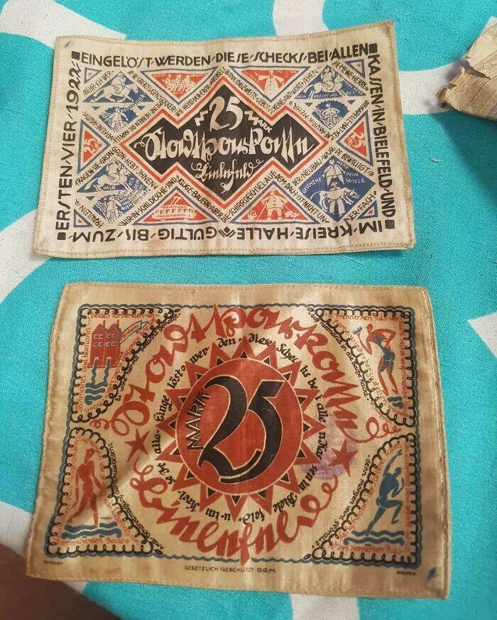 Internet detectives mysteries and antique objects - #9 Fabric objects found with old money in a demolition Internet detectives mysteries and antique objects - #9 Fabric objects found with old money in a demolition