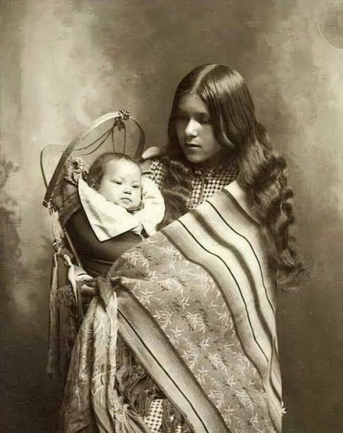 Photos and facts that change your perspective - #3 Native American mother and her child, 1902 Photos and facts that change your perspective - #3 Native American mother and her child, 1902