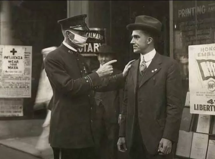 Photos and facts that change your perspective - #32 San Francisco police scolds man for not wearing a mask Photos and facts that change your perspective - #32 San Francisco police scolds man for not wearing a mask