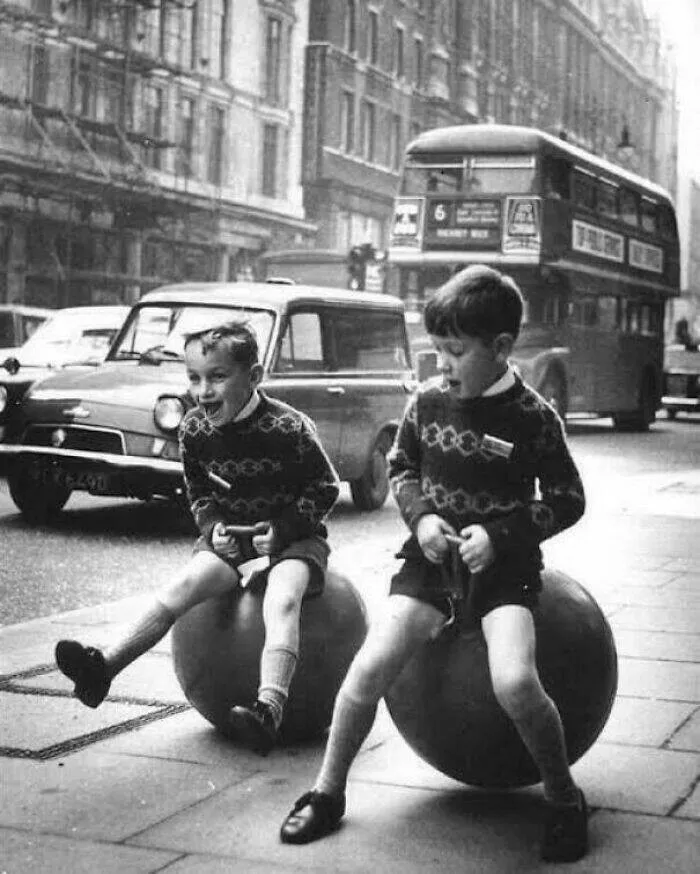 Photos and facts that change your perspective - #37 Kids playing with Space Hoppers in London, 1960s Photos and facts that change your perspective - #37 Kids playing with Space Hoppers in London, 1960s