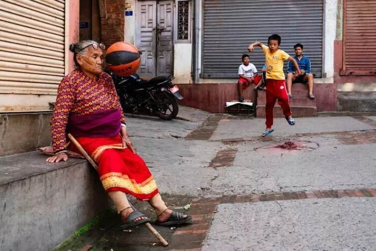 Le meilleur de la photographie de rue 2025 - #2 Finaliste : Tête-Ballon par France Leclerc, États-Unis