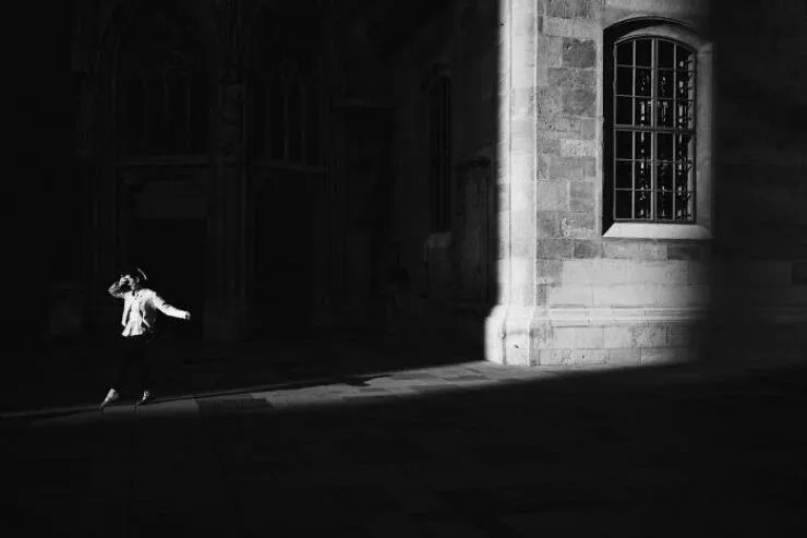 Le meilleur de la photographie de rue 2025 - #39 Finaliste : Danser dans l'obscurité par Salvatore Gennaro, Autriche Le meilleur de la photographie de rue 2025 - #39 Finaliste : Danser dans l'obscurité par Salvatore Gennaro, Autriche