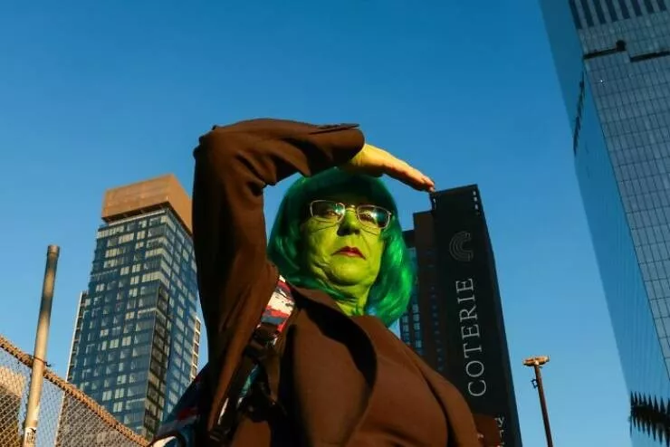 Le meilleur de la photographie de rue 2025 - #6 Finaliste : Peuple vert par Judith Krasinski, États-Unis