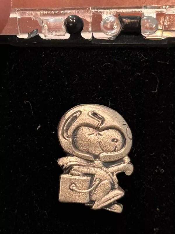 Mildly satisfying mildly awesome moments - #11 A NASA Snoopy pin found at an estate sale