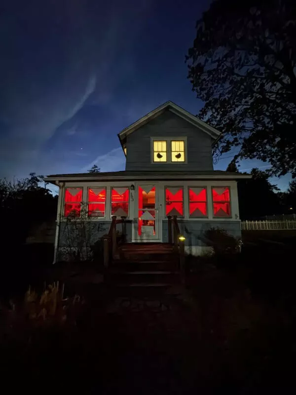 Ces petits moments de perfection et de plaisir - #15 Mon ami a transformé sa maison en Jack-o'-lantern