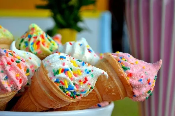 Useless facts youll definitely forget - #17 A woman once called the police over lack of sprinkles on her ice cream