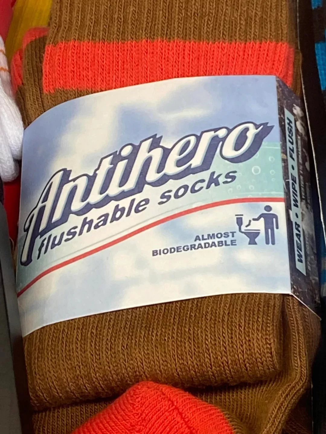 Produits horribles pourquoi ca existe - #16 Chaussettes jetables dans les toilettes