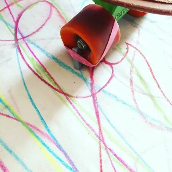 Funny creations only kids could think - #25 A kid who strapped oil pastels to their skateboard wheels to make art Funny creations only kids could think - #25 A kid who strapped oil pastels to their skateboard wheels to make art