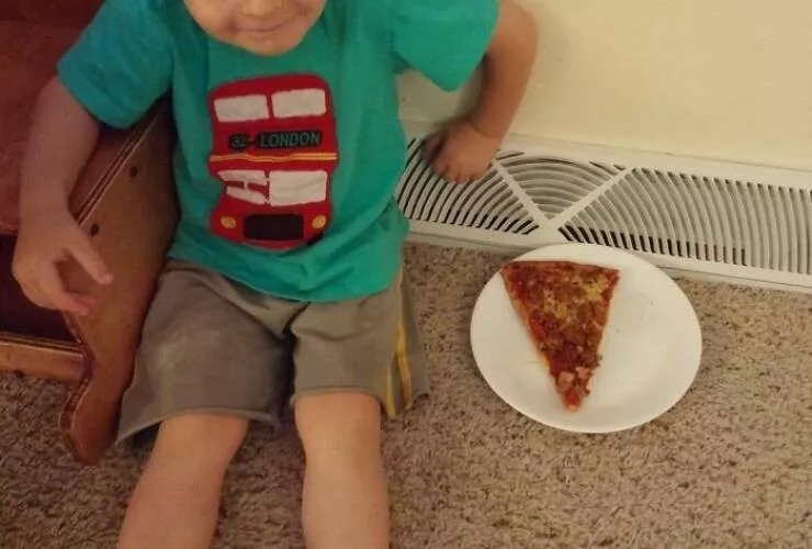 Funny creations only kids could think - #30 A Kid Who Chills Their Pizza By The Vent Funny creations only kids could think - #30 A Kid Who Chills Their Pizza By The Vent