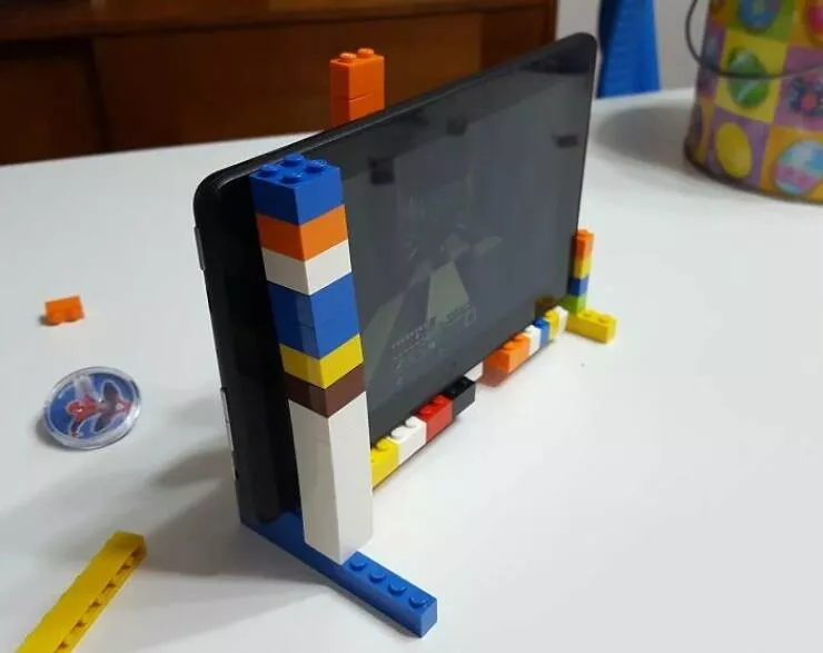 Funny creations only kids could think - #8 A kid who built a tablet stand out of Legos Funny creations only kids could think - #8 A kid who built a tablet stand out of Legos