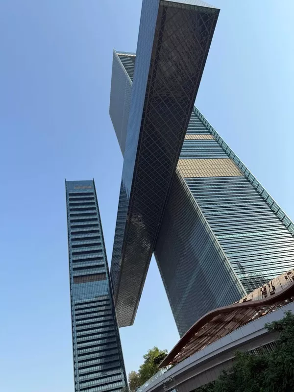 Some interesting facts and things - #13 A food court suspended 24 stories up in Dubai Some interesting facts and things - #13 A food court suspended 24 stories up in Dubai