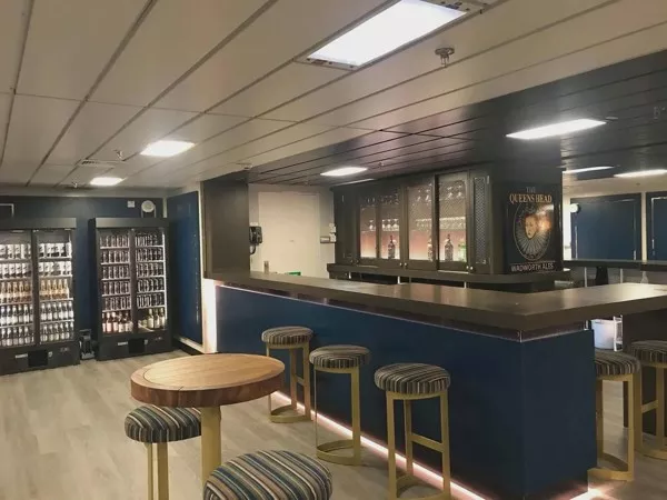 Some interesting facts and things - #18 The Queen’s Head Pub onboard the HMS Queen Elizabeth aircraft carrier Some interesting facts and things - #18 The Queen’s Head Pub onboard the HMS Queen Elizabeth aircraft carrier