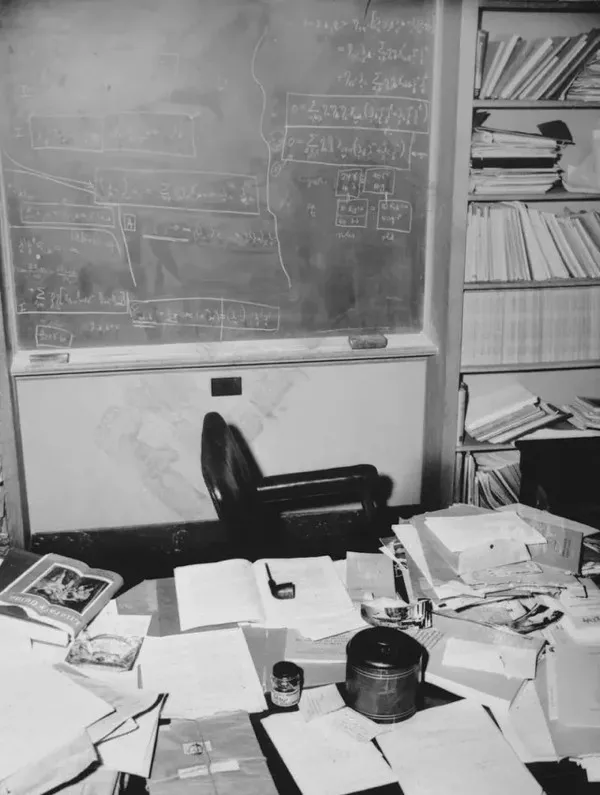 Some interesting facts and things - #21 Albert Einstein's desk on the day of his death (April 18, 1955) Some interesting facts and things - #21 Albert Einstein's desk on the day of his death (April 18, 1955)